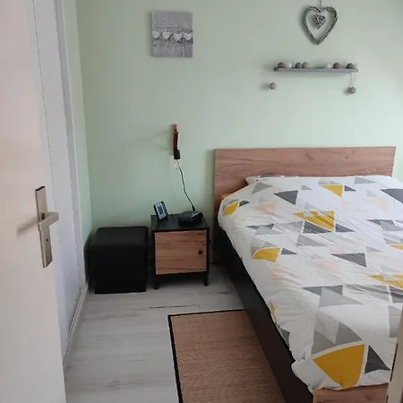 A 2 Pas Du Circuit Bed & Breakfast *